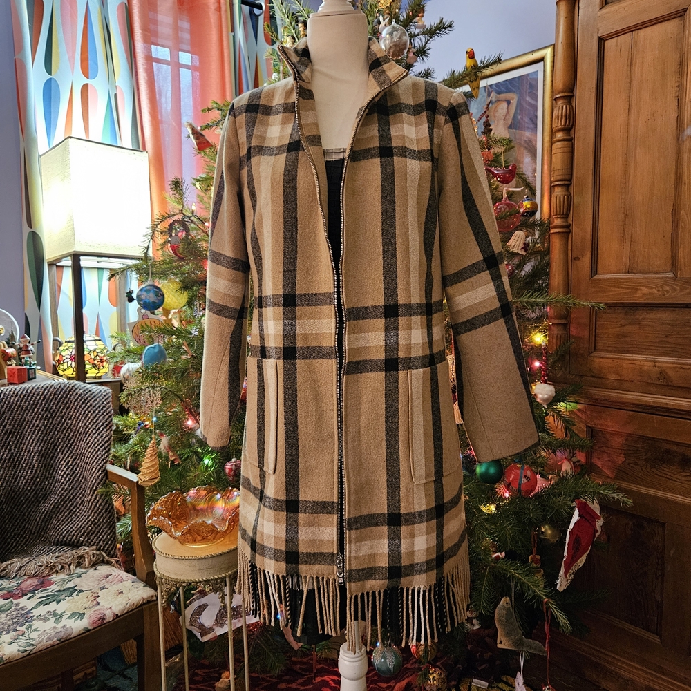 Isaac Mizrahi Stylish Black & Tan Plaid Coat With Pockets & Fringe Accents.
